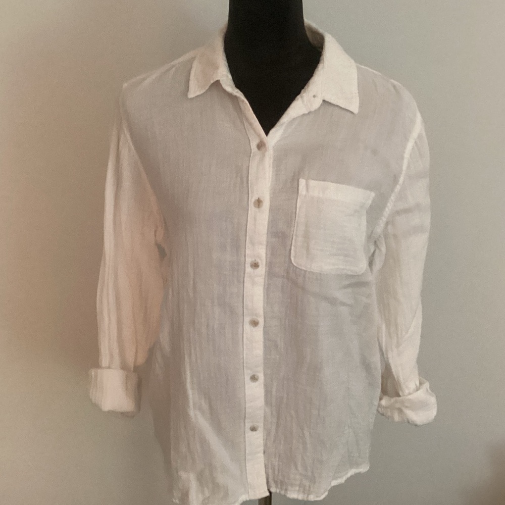 Universal Thread White Casual Button Down Shirt